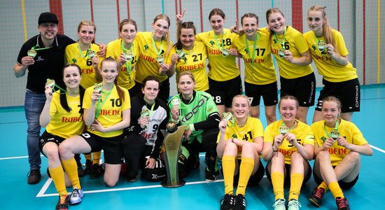 'Rubenes' florbolistes trīspadsmito reizi triumfē Latvijas čempionātā