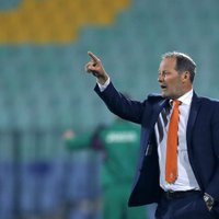 Pēc neveiksmes Bulgārijā amatu zaudē Nīderlandes futbola izlases galvenais treneris Blinds