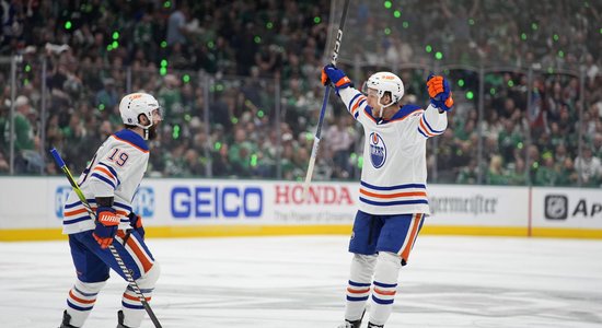 Edmontonas "Oilers" hokejisti nonāk uzvaras attālumā no Stenlija kausa fināla