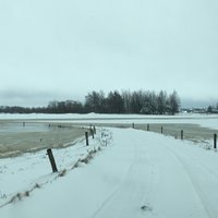 Foto: Plūdi no ārpasaules nošķir ciemus Daugavas krastos (plkst.17.15)