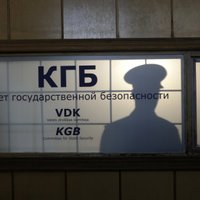 Певцы, священники и спортсмены: кто из знаменитостей нашелся в "мешках КГБ"?