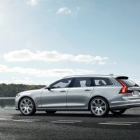 'Volvo' oficiāli atklājis lielo universāli 'V90'