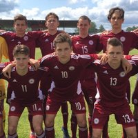 Latvijas U-19 futbolisti izlaiž divu vārtu pārsvaru un zaudē Austrijai