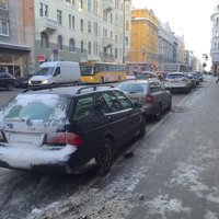 Foto: Pēc LAMB kritikas no Rīgas autostāvvietām ātri pazudis sniegs