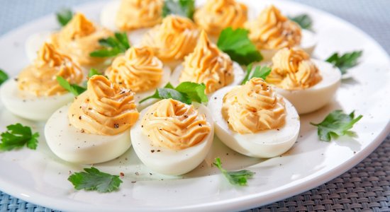Pildītās olas: no majonēzes restes līdz sarkanajiem ikriem