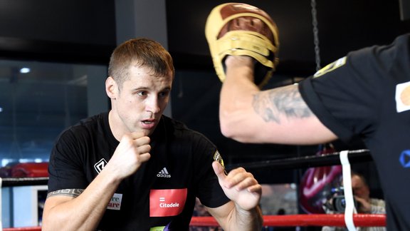 Bokss: Mairis Briedis treniņā pirms cīņas ar Marko Huku