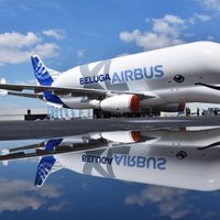 Foto: 'Smaidīgais valis' – 'Airbus' palaiž brīvībā savu milzīgo 'Beluga XL'