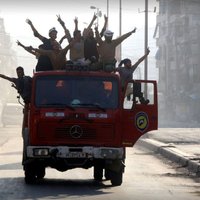 Pārraujot Alepo austrumu aplenkumu, jaunā aplenkumā nonāk pilsētas rietumi