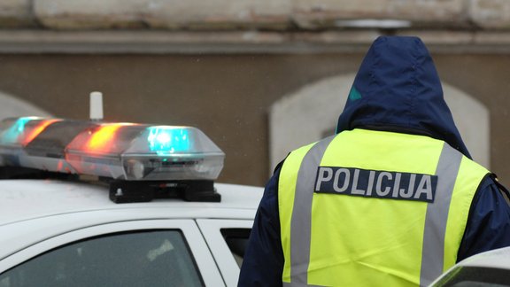 Piemin Jēkabpilī bojāgājušo policistu Andri Znotiņu