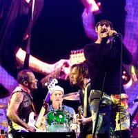 Uz 'Red Hot Chili Peppers' koncertu kursēs speciāls trolejbuss