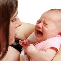 Bērns raud un mammai no dusmām 'mati stāvus'. Pieredzes stāstiņi