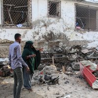 Islāmisti sarīko uzbrukumu pie viesnīcas Mogadišu; bojā gājuši vismaz trīs cilvēki