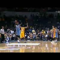 Video: NBA pārbaudes spēlē trāpa metienu no laukuma otras puses