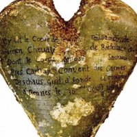Foto: Francijā atrastas 400 gadus vecas iebalzamētas cilvēku sirdis