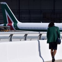 Romā aviodispečeru streika dēļ atcelti desmitiem reisu