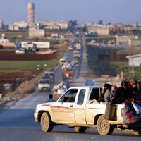 Мирные жители Сирии бегут от наступающих турецких войск