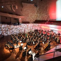 Foto: Liepājā izskanējis valsts svētku koncerts 'Latvijai 102'