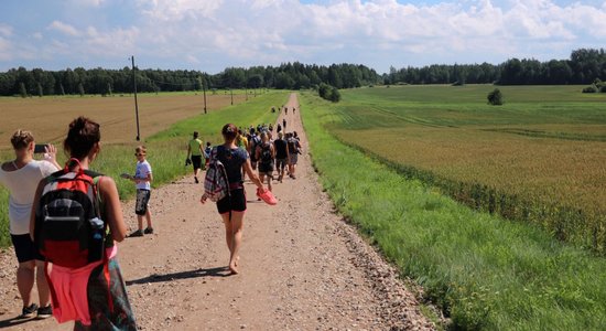 Nedēļas nogalē aicina pievienoties pārgājieniem Latvijas simtgades projektā '1836 ceļš'