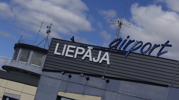 Liepājas lidostā pabeigti skrejceļa izbūves darbi - 14