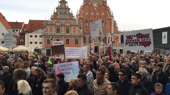 'Pret uzspiestiem imigrantiem'. Pikets pret bēgļiem - 5