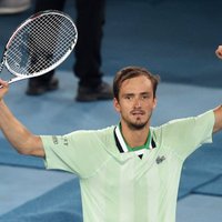 Pašreizējais čempions Medvedevs iekļūst 'US Open' astotdaļfinālā