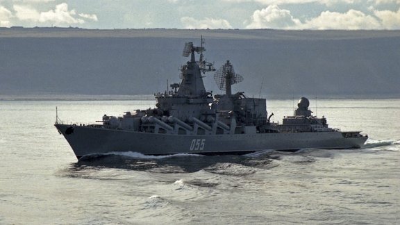 destroyer Russia patrols missile cruiser