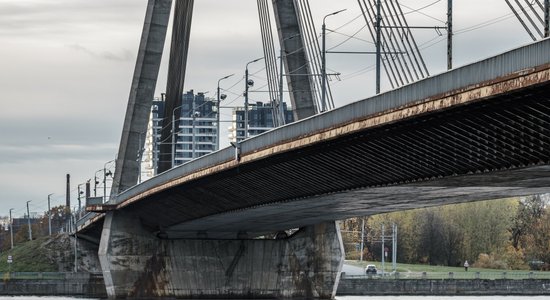 Naktī uz sestdienu satiksmei slēgs Vanšu tiltu