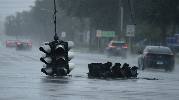 "Metjū" plosās Floridā  - 12