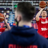 FIBA beidzot izslēdz Krieviju no basketbola turnīriem; iebrukumu Ukrainā nenosoda