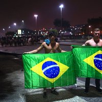 Brazīlijas policija atsakās aizvadīt futbola maču ar demonstrantiem