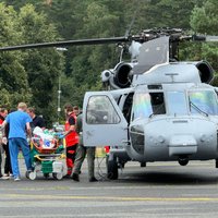 Video: Austrumu slimnīcā ar NBS helikopteru nogādā pacienti kritiskā stāvoklī