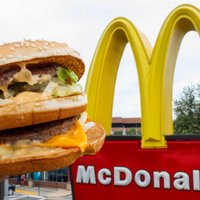 McDonald's начнет продавать бургеры с искусственным мясом
