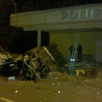 Opel врезался в пост юрмальской муниципальной полиции