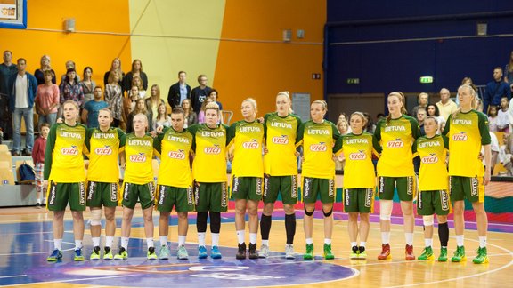 Latvijas basketbolistes pēdējā pārbaudes mačā savā laukumā zaudē Lietuvai  - 5