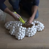 Video: Stilīgas lampas izveide no galda tenisa bumbiņām