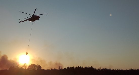 Ugunsgrēks Valdgales pagastā: NBS helikopteri apkopē – kāpēc palīdzību neprasīja ātrāk?