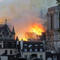 Miljardieri Parīzes Dievmātes katedrāles rekonstrukcijas darbiem sola novirzīt simtiem miljonu eiro