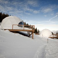Ekskluzīvs telšu ciemats Šveices Alpos