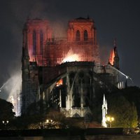 Dievmātes katedrāles degšana: Francija noraida Trampa padomu par ugunsgrēka dzēšanas veidu