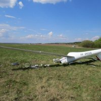 Izmeklēšana: Planiera avārijā Grīvas lidlaukā bojāgājušajam pilotam trūka apmācības un pieredzes
