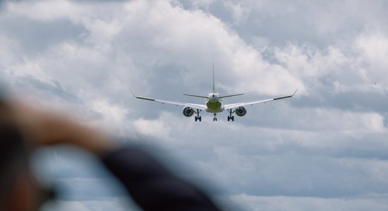 Полетим на "кунде"? Голосование за имена самолетов airBaltic превратилось в непристойную шутку