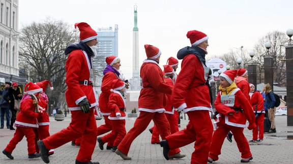 Ziemassvētku vecīšu skrējiens Doma laukumā 2017 - 3