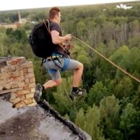 Video: Pārgalvji metas lejā no Ķemeru sanatorijas jumta