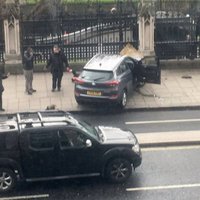 Terorakts Londonā: Policija atbrīvojusi divus aizturētos