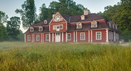 Baroka koka celtne ar raibu vēsturi – Ungurmuiža