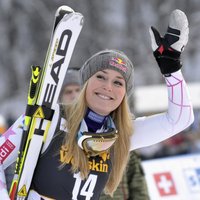 Amerikāņu kalnu slēpotāja Lindsija Vona labo Pasaules kausa uzvaru rekordu