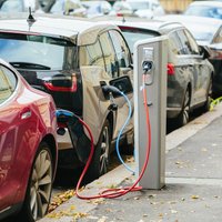 ZM meklēs vainīgo elektroauto uzlādes staciju izveidē un aicina citas ministrijas izmantot šo tīklu