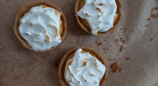 Debešķīgi gardās marakujas tartes