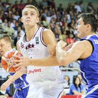 Latvija fantastiski atspēlējas un iekļūst 'Eurobasket 2015' astotdaļfinālā