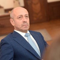 Opozīcijai neierodoties uz sēdi, Burovs saglabā Rīgas mēra amatu